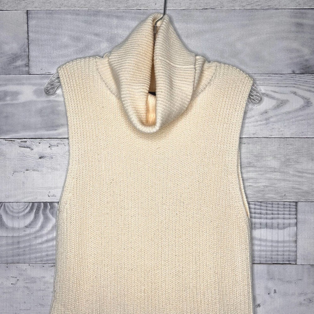 Banana Republic High Low Sleeveless Turtleneck - Picture 3 of 6